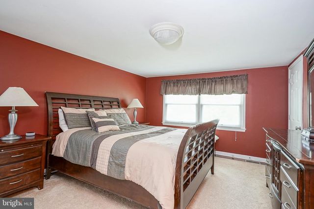 5 CYPRESS CIR, West Deptford, NJ 08096