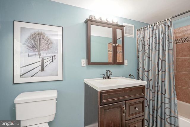 5 CYPRESS CIR, West Deptford, NJ 08096