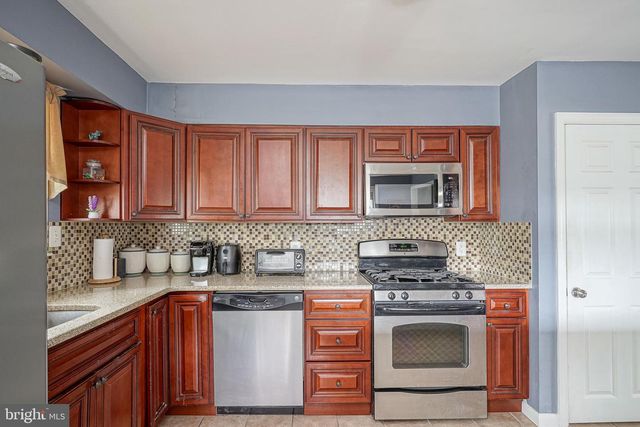 5 CYPRESS CIR, West Deptford, NJ 08096