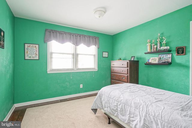 5 CYPRESS CIR, West Deptford, NJ 08096