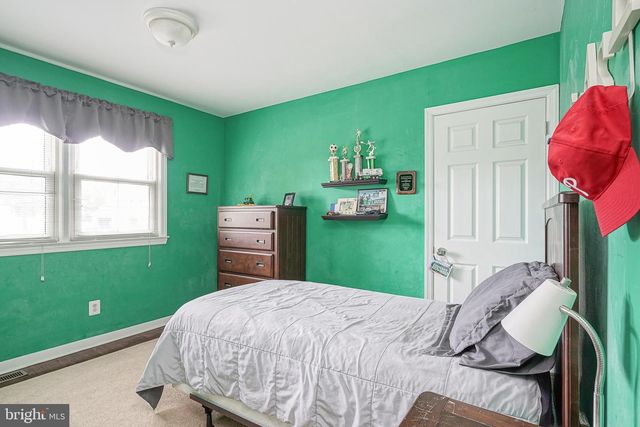 5 CYPRESS CIR, West Deptford, NJ 08096