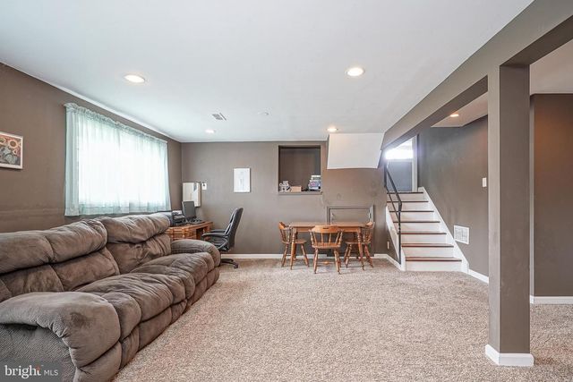 5 CYPRESS CIR, West Deptford, NJ 08096