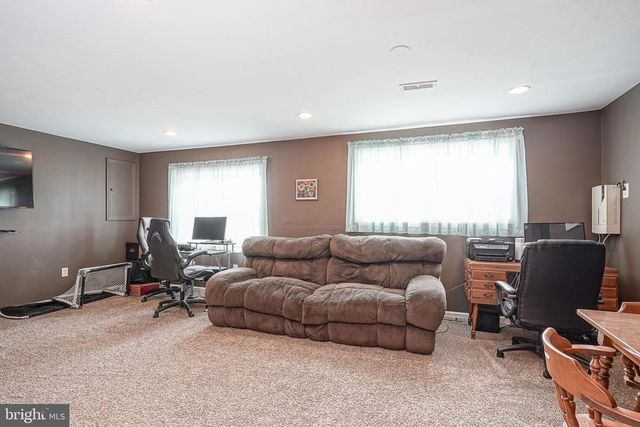 5 CYPRESS CIR, West Deptford, NJ 08096