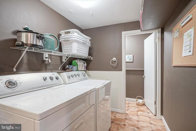 5 CYPRESS CIR, West Deptford, NJ 08096