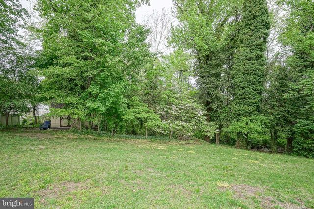 5 CYPRESS CIR, West Deptford, NJ 08096