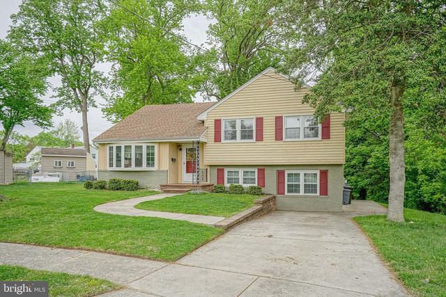 5 CYPRESS CIR, West Deptford, NJ 08096
