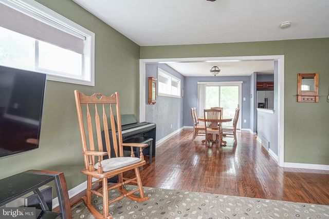5 CYPRESS CIR, West Deptford, NJ 08096