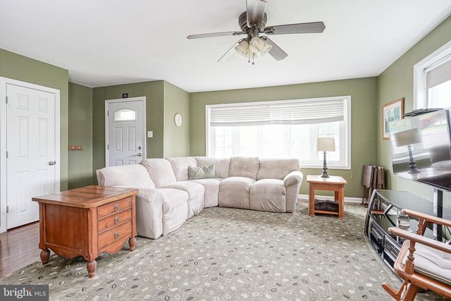 5 CYPRESS CIR, West Deptford, NJ 08096