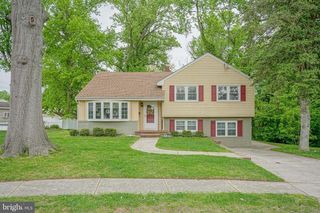 5 CYPRESS CIR, West Deptford, NJ 08096