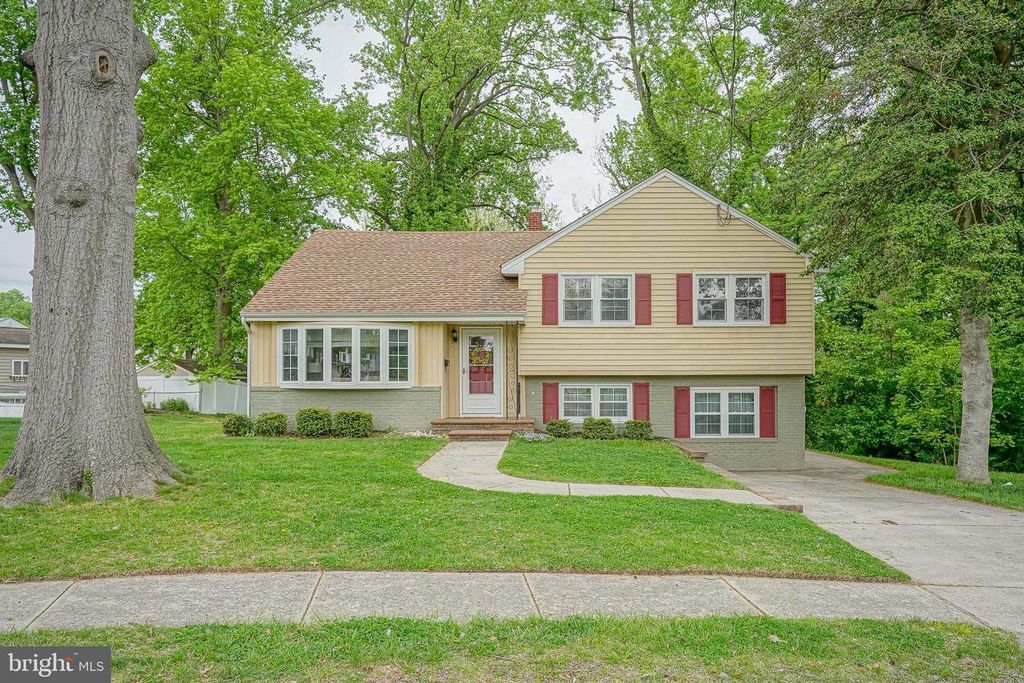 5 CYPRESS CIR, West Deptford, NJ 08096