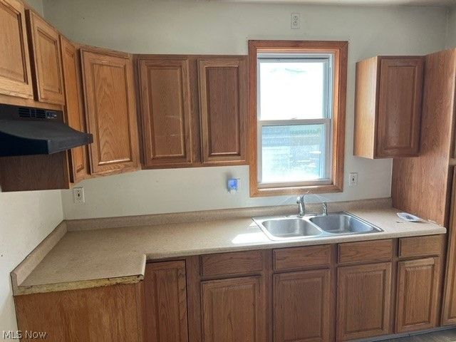 335 Oxford Avenue, Elyria, OH 44035