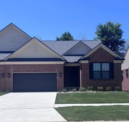 55805 Oak Pointe Drive, Shelby, MI 48315