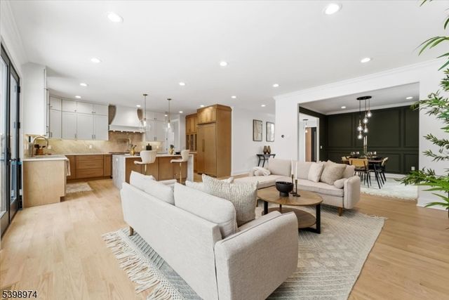 125 Tudor Oval, Westfield Town, NJ 07090