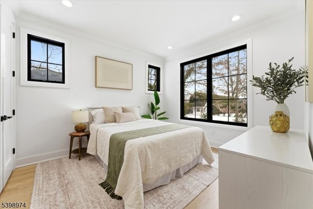 125 Tudor Oval, Westfield Town, NJ 07090