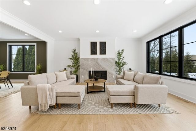 125 Tudor Oval, Westfield Town, NJ 07090