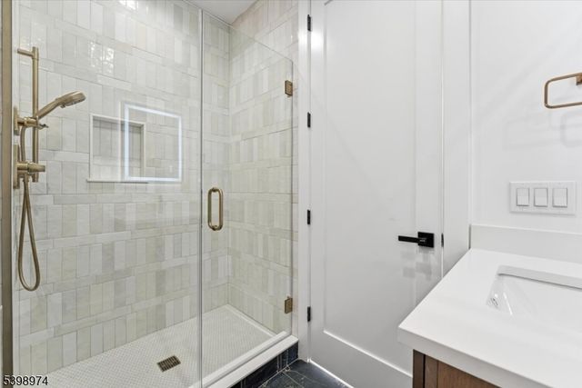 125 Tudor Oval, Westfield Town, NJ 07090