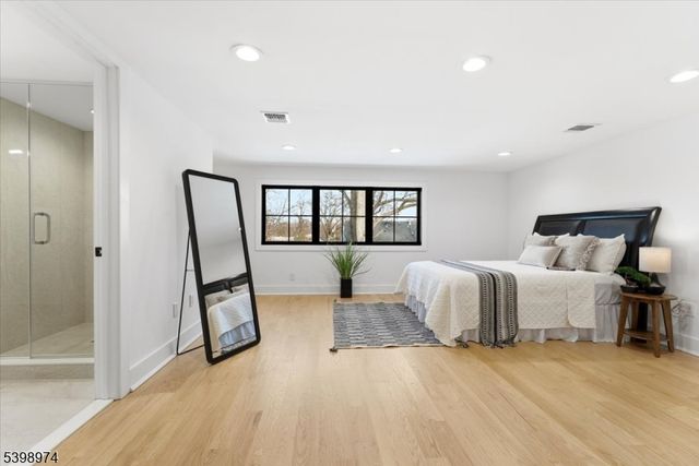 125 Tudor Oval, Westfield Town, NJ 07090