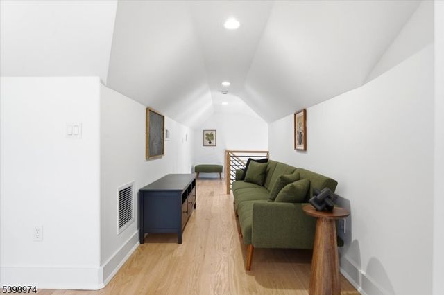125 Tudor Oval, Westfield Town, NJ 07090