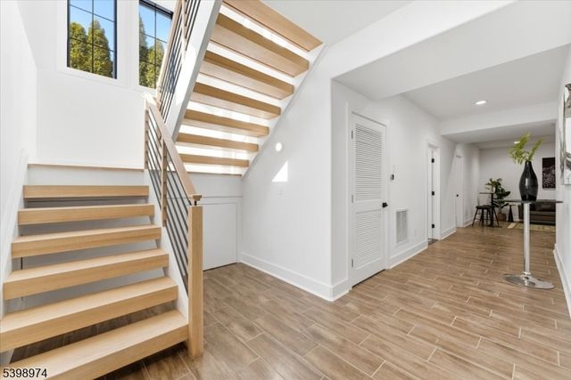 125 Tudor Oval, Westfield Town, NJ 07090