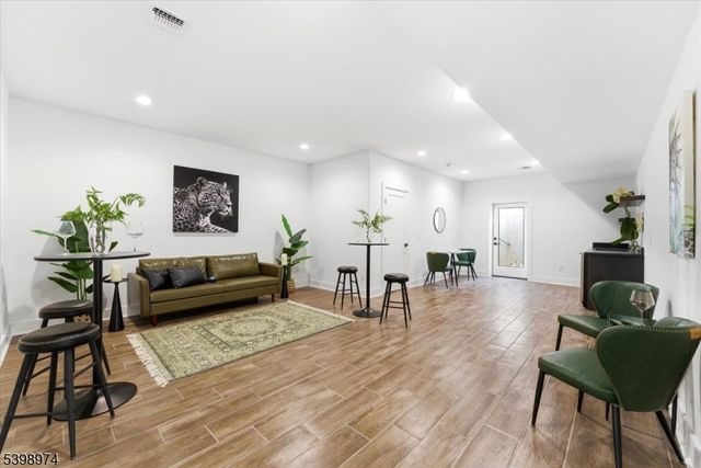 125 Tudor Oval, Westfield Town, NJ 07090