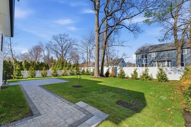 125 Tudor Oval, Westfield Town, NJ 07090