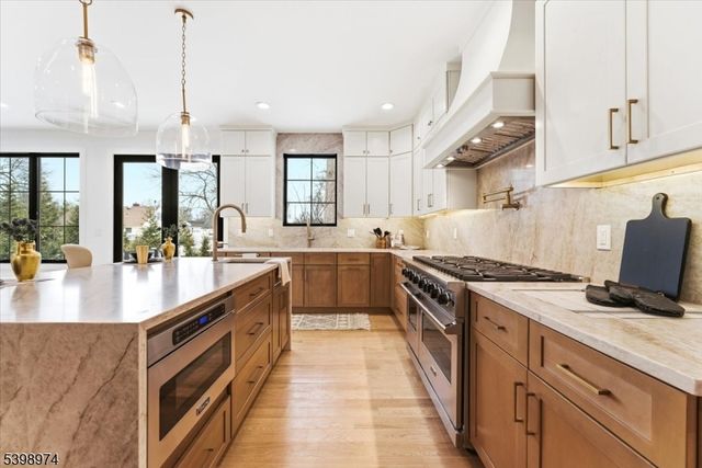 125 Tudor Oval, Westfield Town, NJ 07090