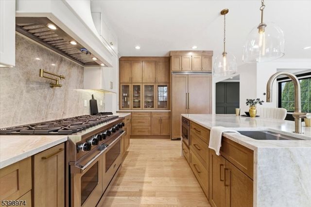 125 Tudor Oval, Westfield Town, NJ 07090