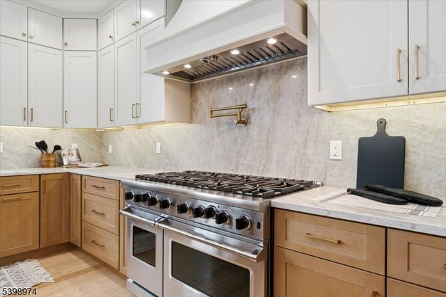 125 Tudor Oval, Westfield Town, NJ 07090