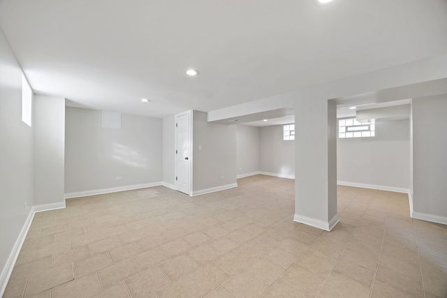 8115 S Troy Street, Chicago, IL 60652