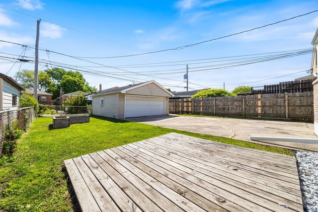 8115 S Troy Street, Chicago, IL 60652