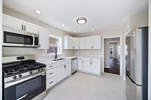 8115 S Troy Street, Chicago, IL 60652