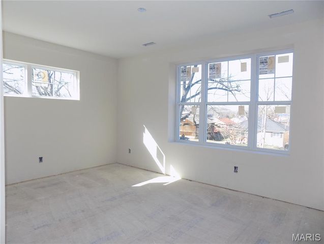 140 W Sarah Avenue, Kirkwood, MO 63122