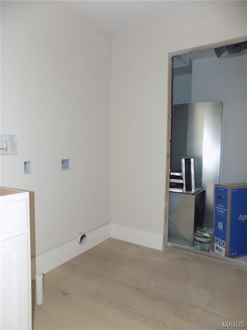 140 W Sarah Avenue, Kirkwood, MO 63122