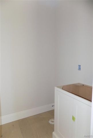 140 W Sarah Avenue, Kirkwood, MO 63122