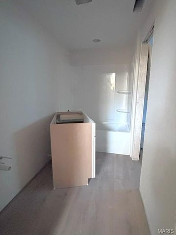 140 W Sarah Avenue, Kirkwood, MO 63122