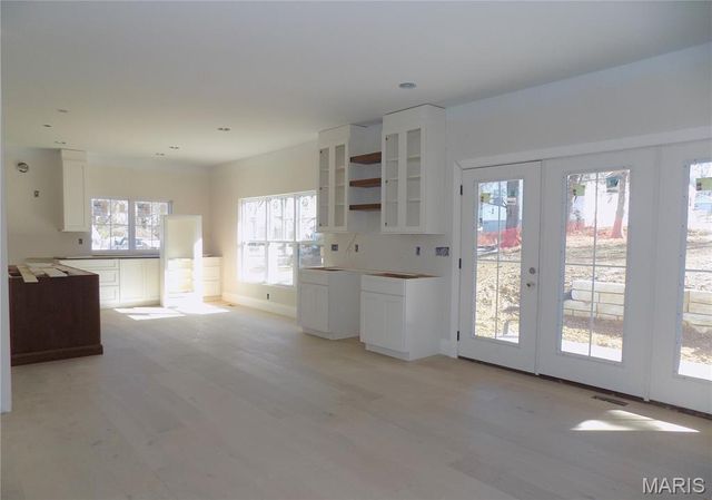 140 W Sarah Avenue, Kirkwood, MO 63122