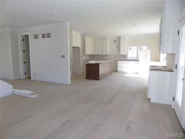 140 W Sarah Avenue, Kirkwood, MO 63122