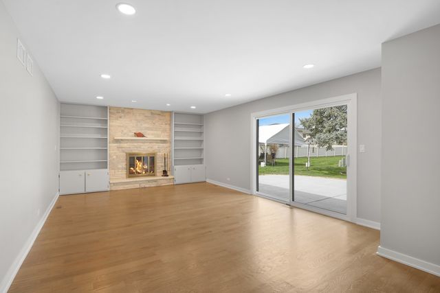 1008 W Ash Drive, Mount Prospect, IL 60056