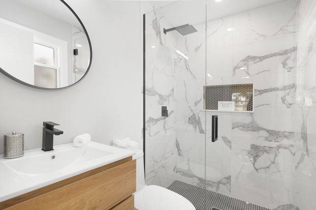 1008 W Ash Drive, Mount Prospect, IL 60056