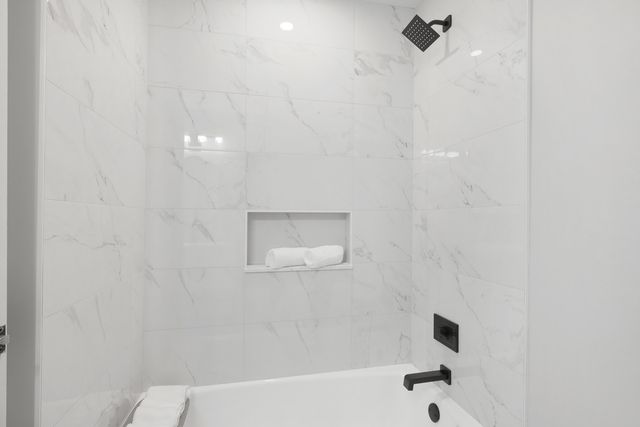 1008 W Ash Drive, Mount Prospect, IL 60056