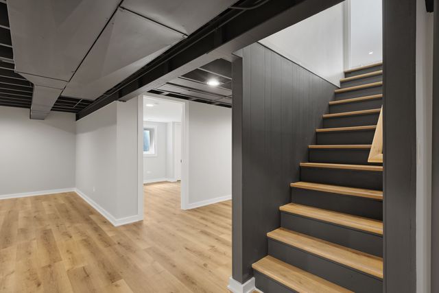 1008 W Ash Drive, Mount Prospect, IL 60056