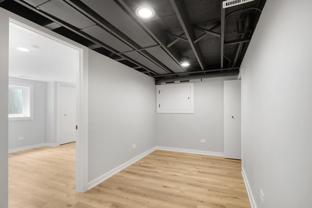 1008 W Ash Drive, Mount Prospect, IL 60056