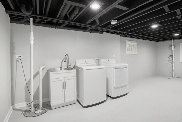 1008 W Ash Drive, Mount Prospect, IL 60056