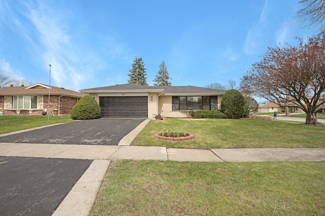 1008 W Ash Drive, Mount Prospect, IL 60056