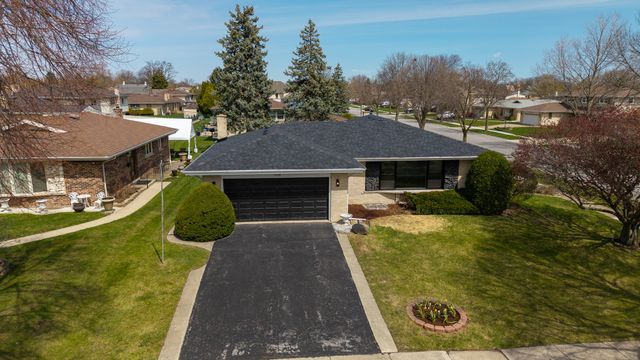 1008 W Ash Drive, Mount Prospect, IL 60056