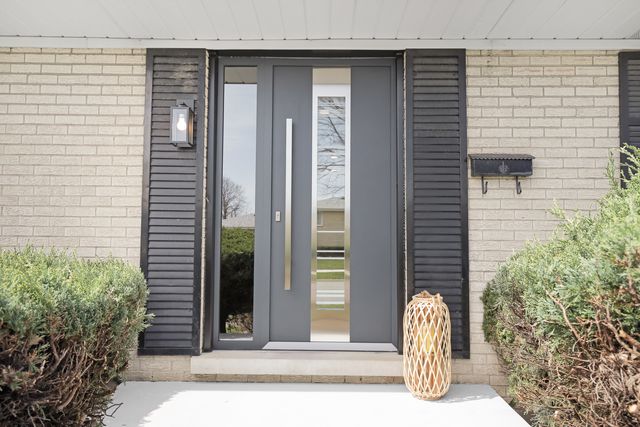 1008 W Ash Drive, Mount Prospect, IL 60056