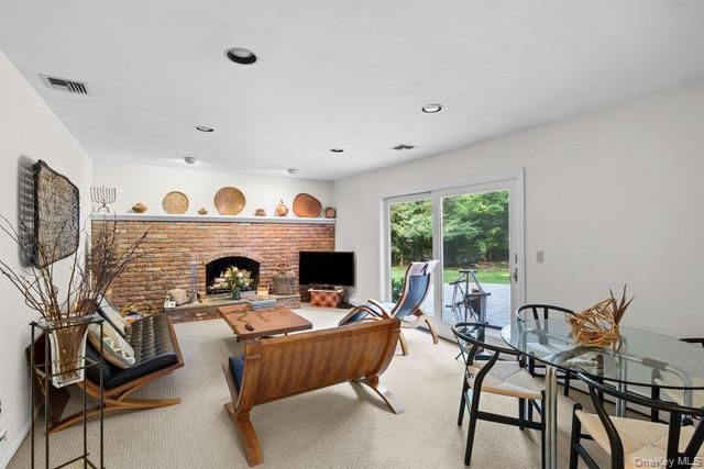 18 Robert Townsend Drive, Setauket, NY 11733