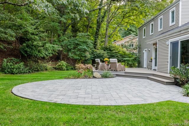 18 Robert Townsend Drive, Setauket, NY 11733