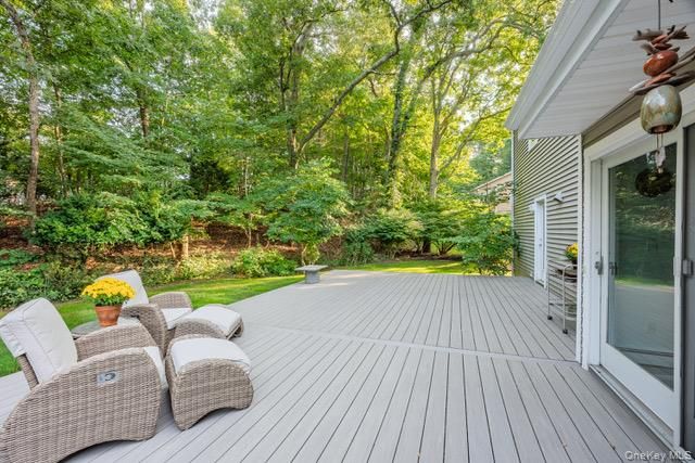18 Robert Townsend Drive, Setauket, NY 11733