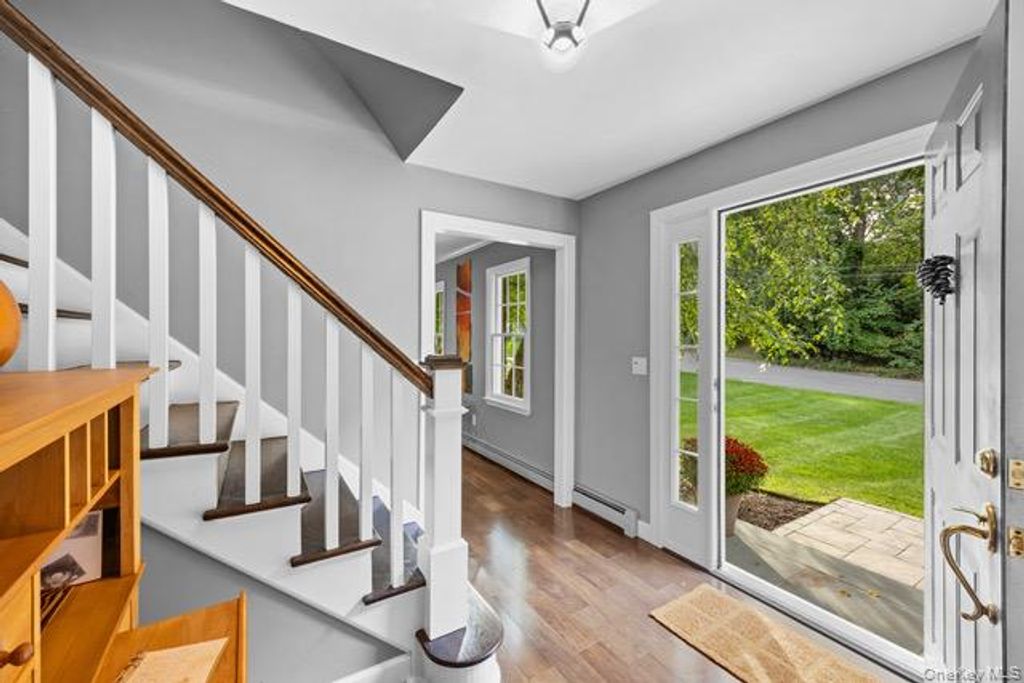18 Robert Townsend Drive, Setauket, NY 11733 — photo 4